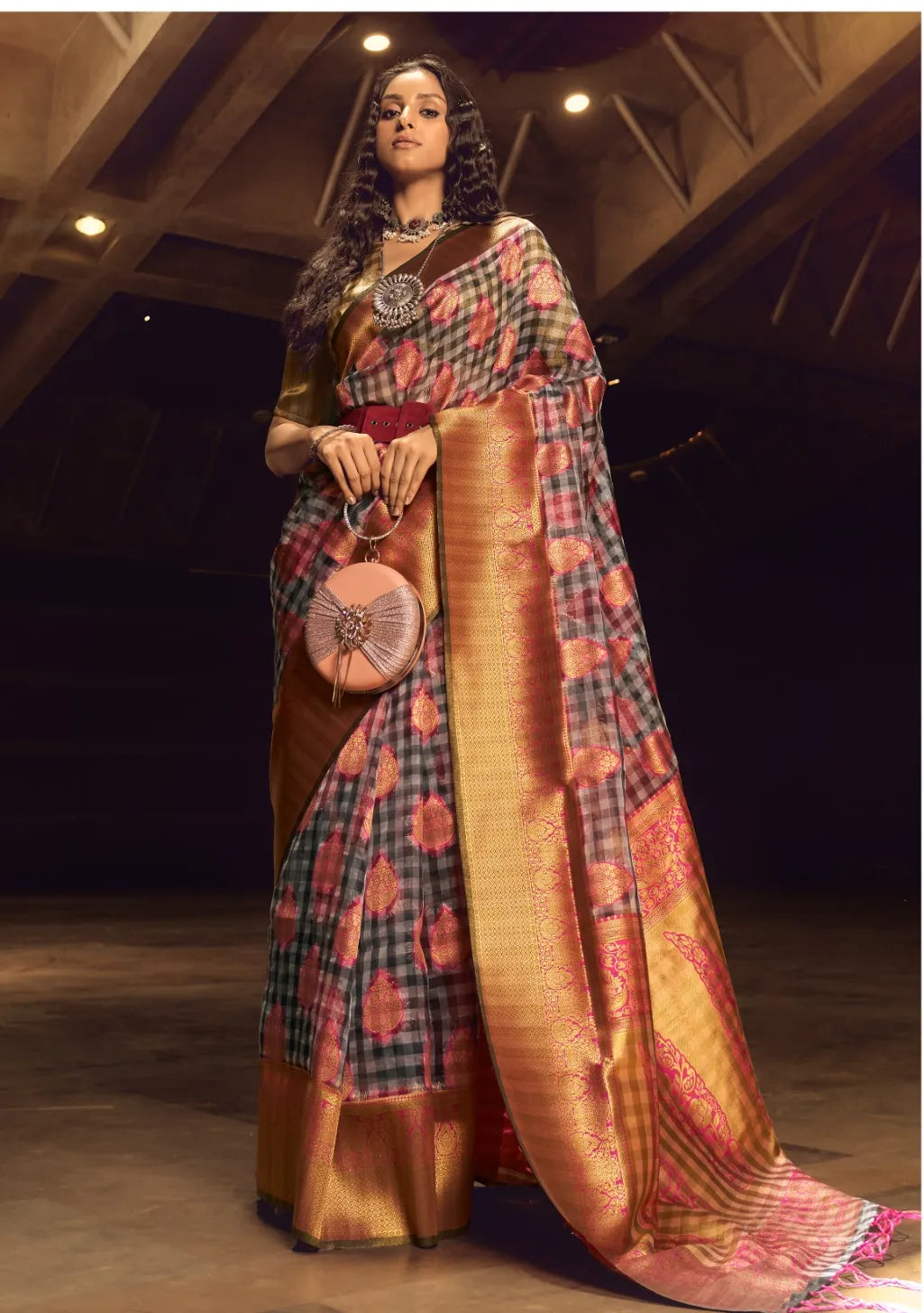 Handloom Weaving Silk Saree with Gold & Pink Accents