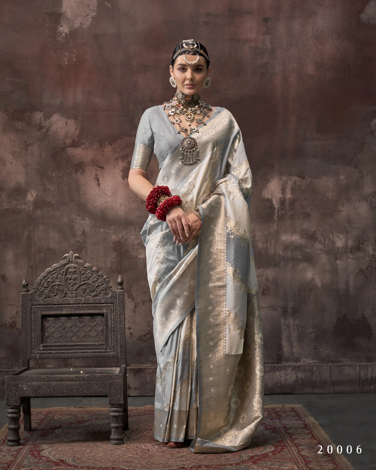 Grey Handloom Weaving Silk Saree – Traditional Design | Perfect for Weddings & Special Occasions