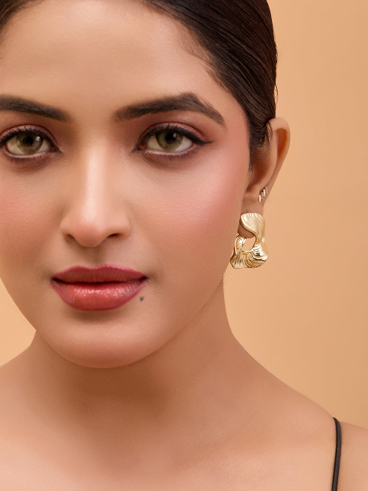 Elegant Anti-Tarnish Gold Statement Earrings – Vintage Swirl Design