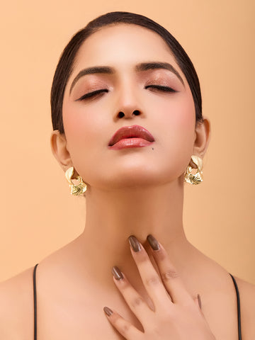 Elegant Anti-Tarnish Gold Statement Earrings – Vintage Swirl Design