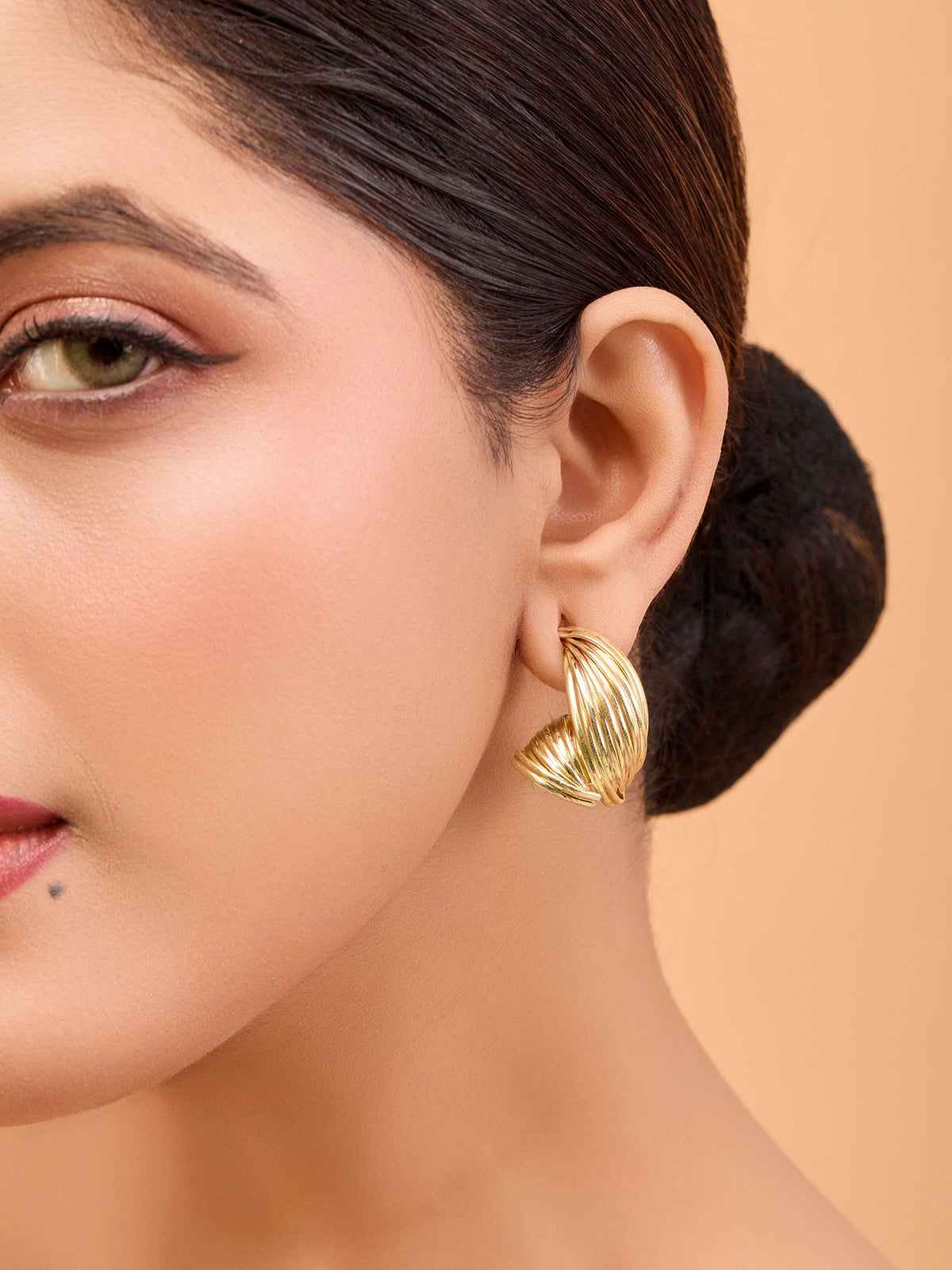 Elegant Gold-Plated Earrings – Twisted Swirl Design (Anti-Tarnish)