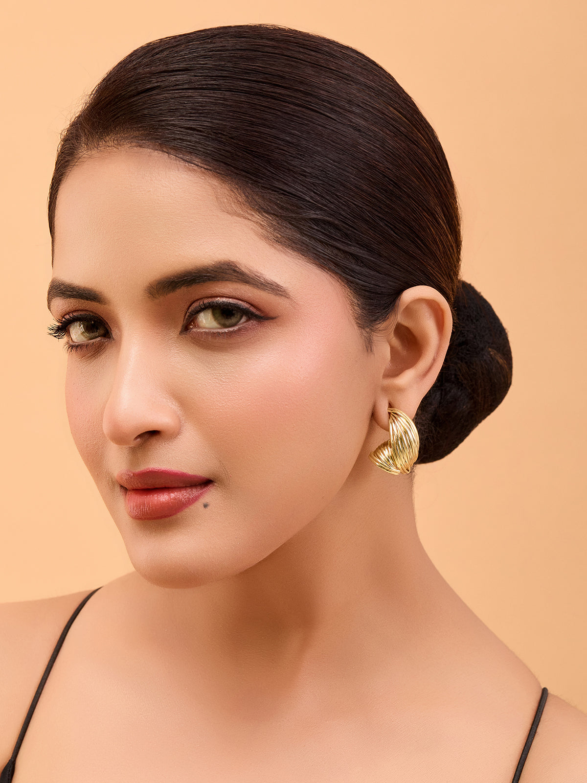 Elegant Gold-Plated Earrings – Twisted Swirl Design (Anti-Tarnish)