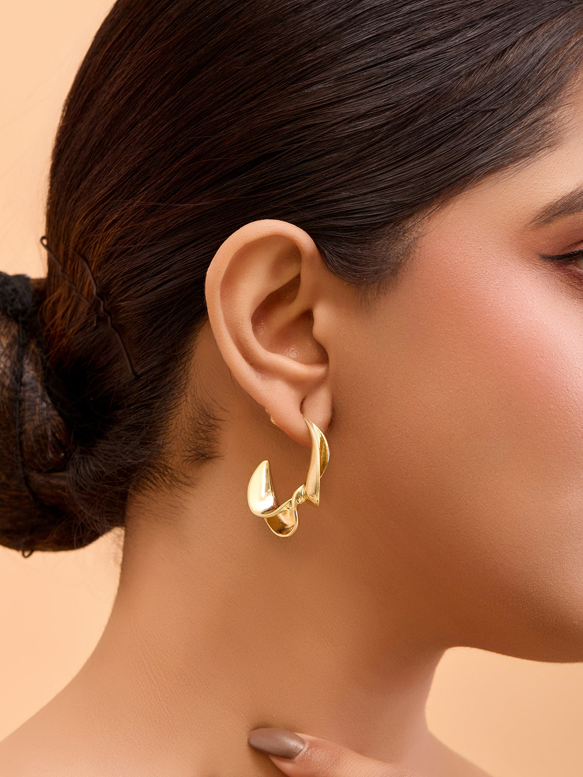 Elegant Gold-Plated Leaf Design Earrings – Anti-Tarnish Finish